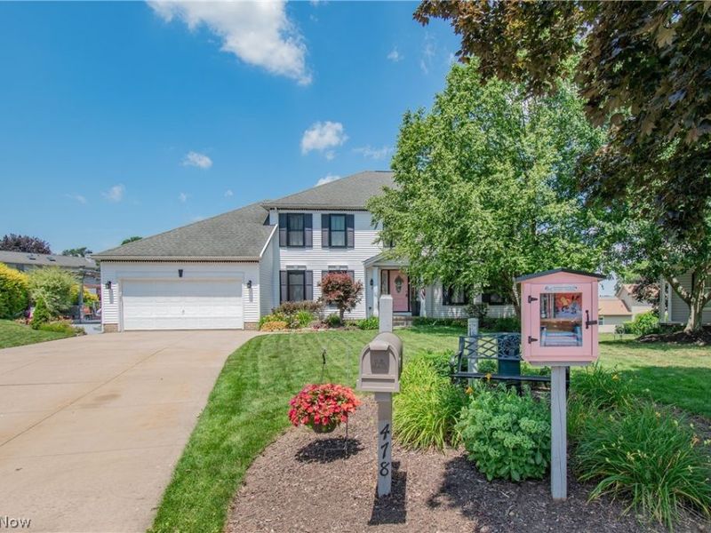 478 Amberwood Drive, Akron, OH 44312 Photo 2