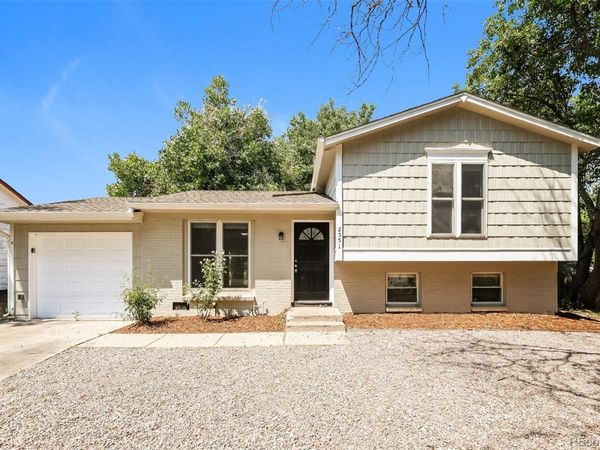 2551 S Kittredge Way, Aurora, CO 80013