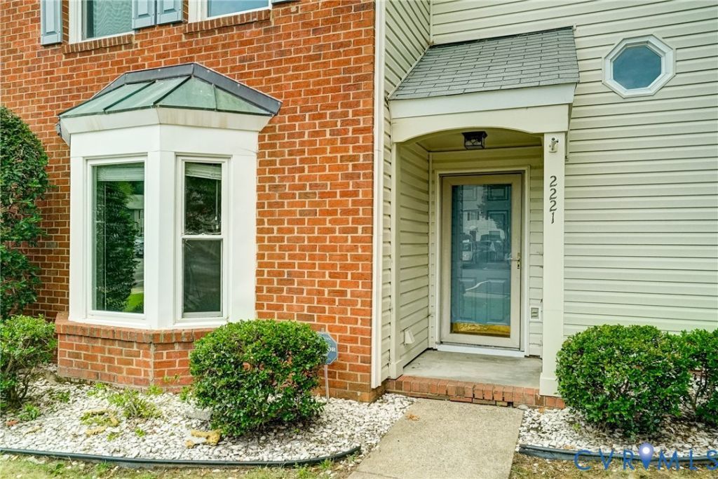 2221 High Bush Circle Glen Allen, VA 23060