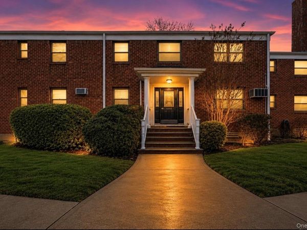 1201 E Broadway , Unit H-22, Hewlett, NY 11557
