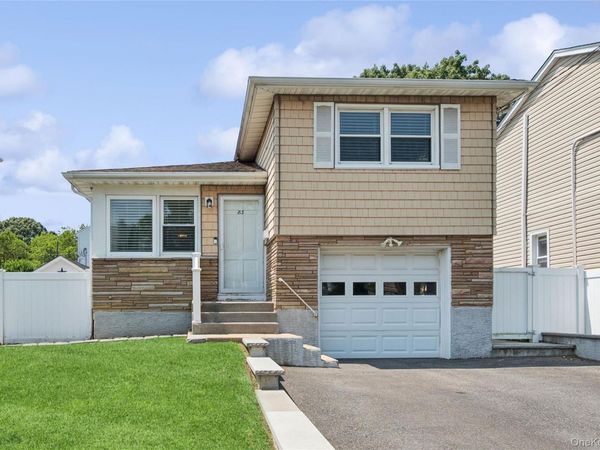 83 Scarcliffe Drive , Malverne, NY 11565