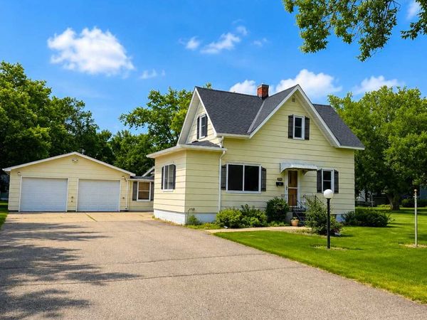 627 S Litchfield Avenue , Litchfield, MN 55355