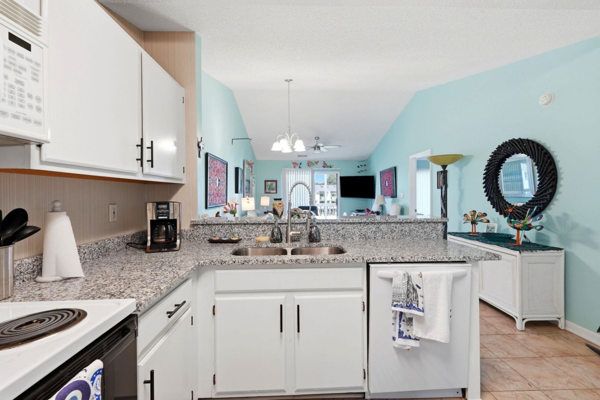 1095 W Plantation Dr.  Photo 5
