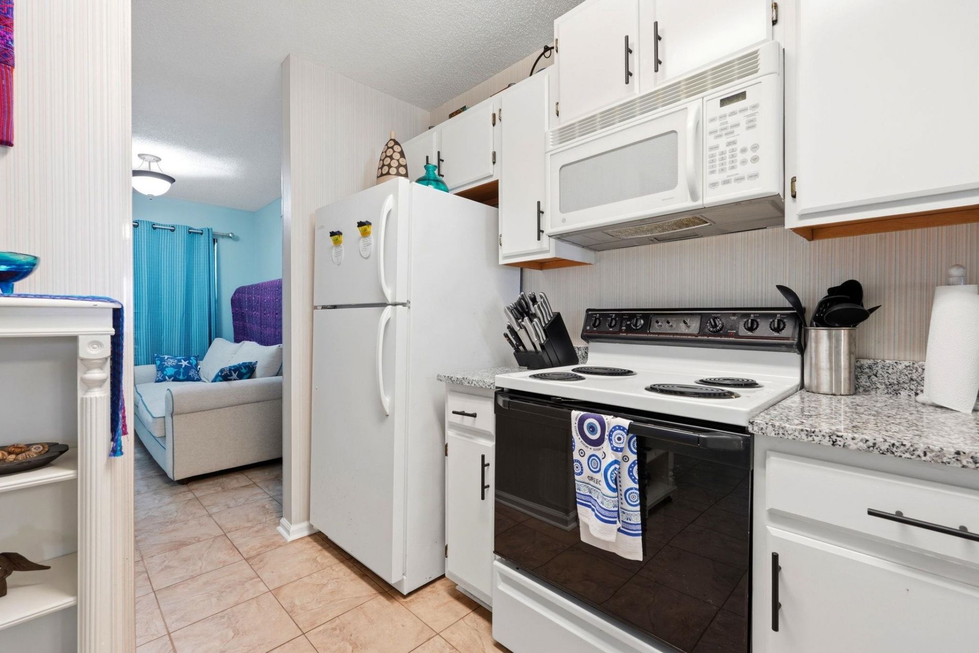 1095 W Plantation Dr.  Photo 6