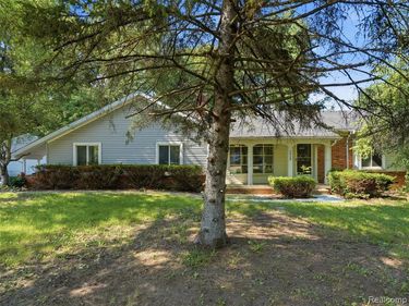 2435 E M 36, Hamburg Twp, MI 48169