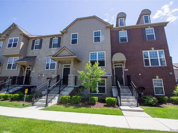 2940 GLENBAR Circle, Rochester Hills, MI 48307