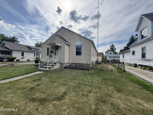 950 Washington Avenue , Defiance, OH 43512