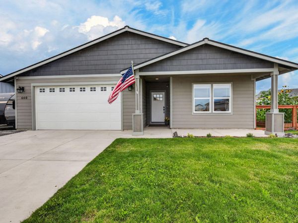 660 A Street, Culver, OR 97734