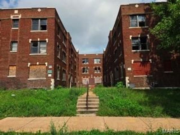 2811 N Kingshighway Boulevard , St Louis, MO 63115