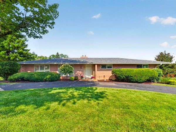 9 Green Oaks Drive, Olivette, MO 63132