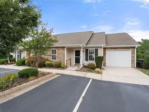 3018 Hyde Place Circle , Winston-Salem, NC 27103