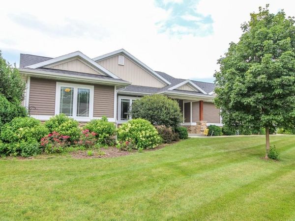 601 Wheatland Drive, Cambridge, WI 53523