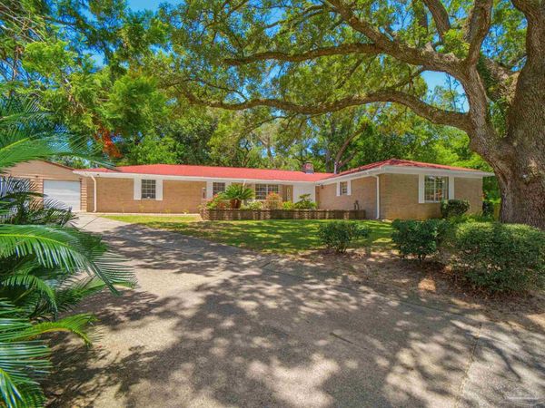 7 Gunn Cir, Pensacola, FL 32506
