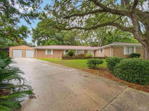 7 Gunn Cir, Pensacola, FL 32506