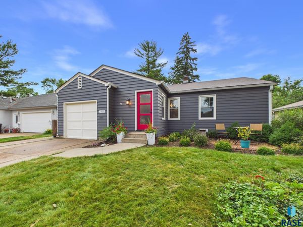 2310 S 1st Ave, Sioux Falls, SD 57105