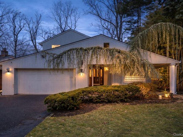 127 Wooleys Lane , Great Neck, NY 11023