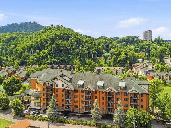 215 Woliss Lane, Gatlinburg, TN 37738