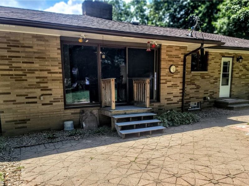 14000 Bagley Road, Middleburg Heights, OH 44130 Photo 3