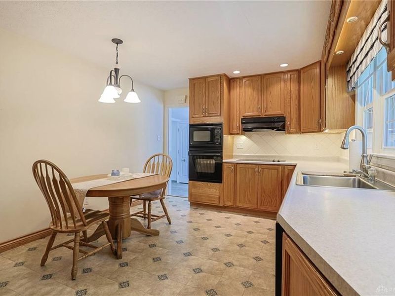 1089 Forest Drive, Beavercreek, OH 45434 Photo 12