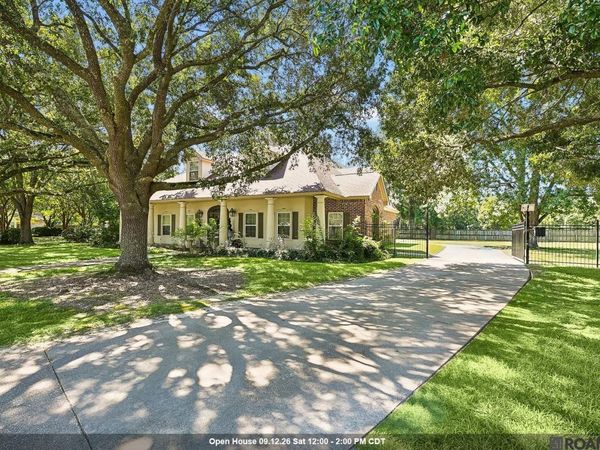1201 Mills Pointe Dr, Zachary, LA 70791