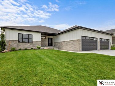 8825 Ranch Gate Road, Lincoln, NE 68520
