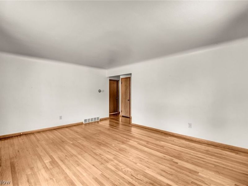 2700 Hilltop Drive, Parma, OH 44134 Photo 12