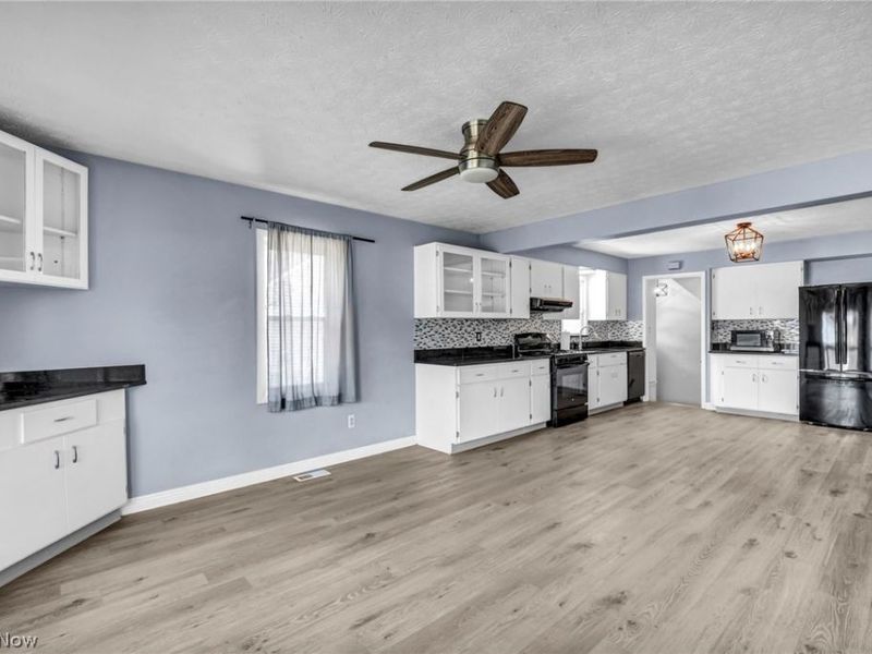 2700 Hilltop Drive, Parma, OH 44134 Photo 13