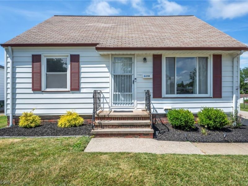 2700 Hilltop Drive, Parma, OH 44134 Photo 3