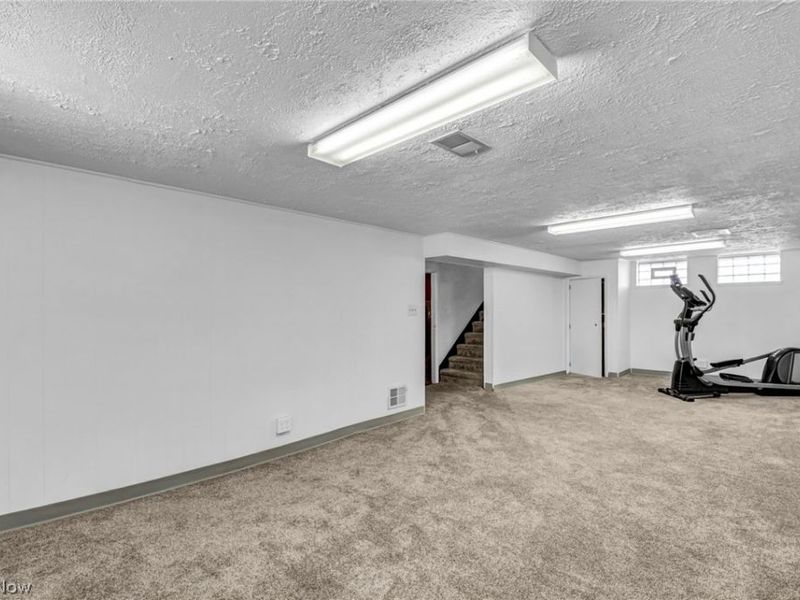 2700 Hilltop Drive, Parma, OH 44134 Photo 31