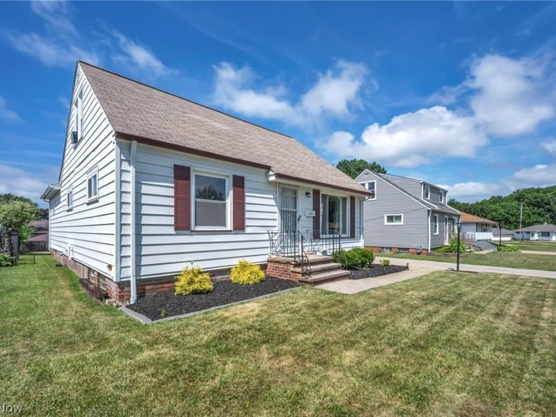 2700 Hilltop Drive, Parma, OH 44134 Photo 4