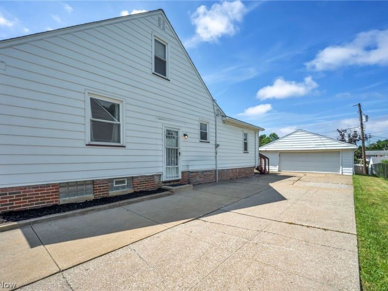 2700 Hilltop Drive, Parma, OH 44134 Photo 45
