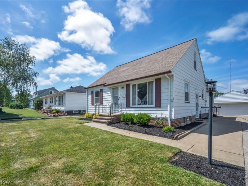 2700 Hilltop Drive, Parma, OH 44134 Photo 5