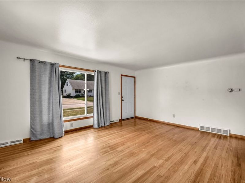 2700 Hilltop Drive, Parma, OH 44134 Photo 7