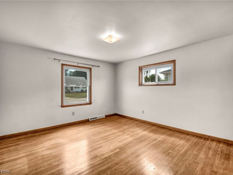 2700 Hilltop Drive, Parma, OH 44134 Photo 9