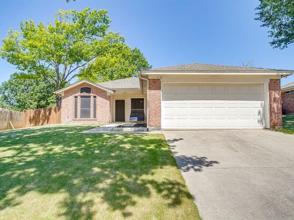 636 Cumberland Drive, Burleson, TX 76028