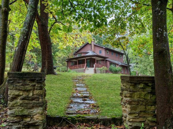 700 Woodland Rd, Bradford Woods, PA 15015