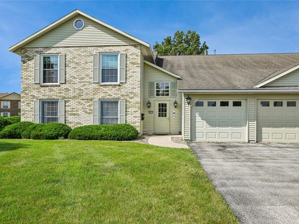 4121 Lexington Drive NE, Unit B, Cedar Rapids, IA 52402