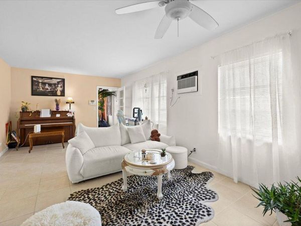 327 S Ocean Breeze, Unit 1, Lake Worth Beach, FL 33460