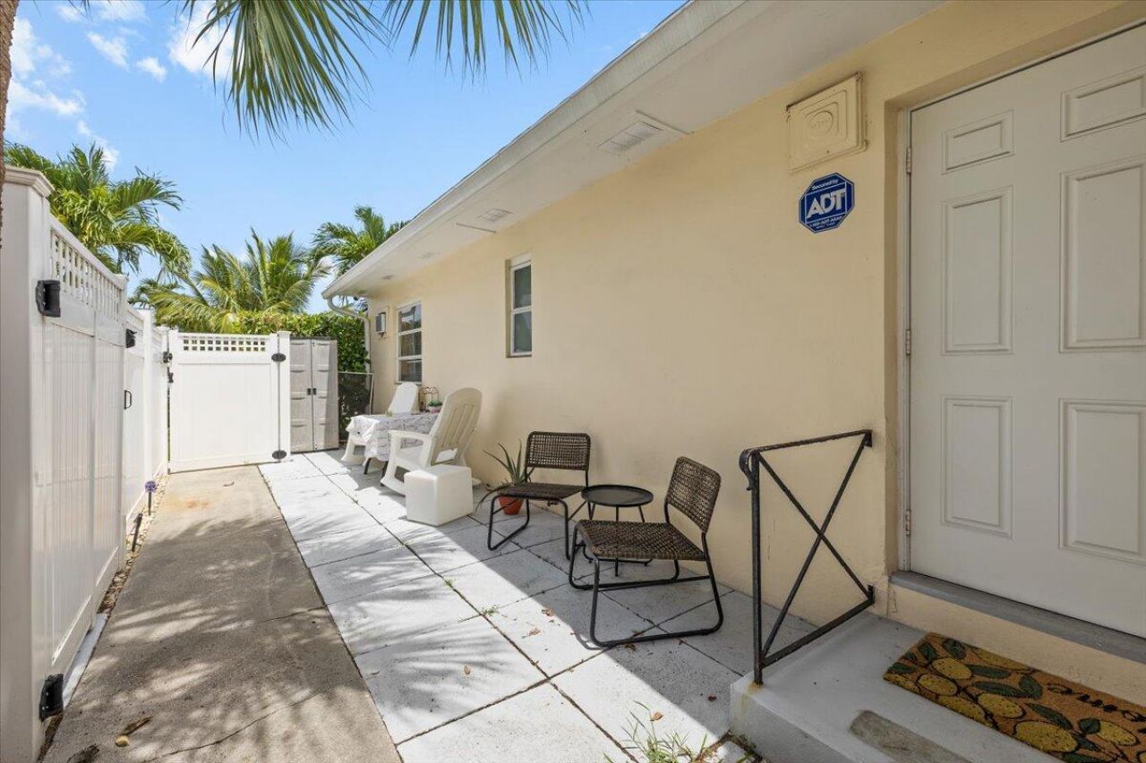 327 S Ocean Breeze, Unit 1, Lake Worth Beach, FL 33460 Photo