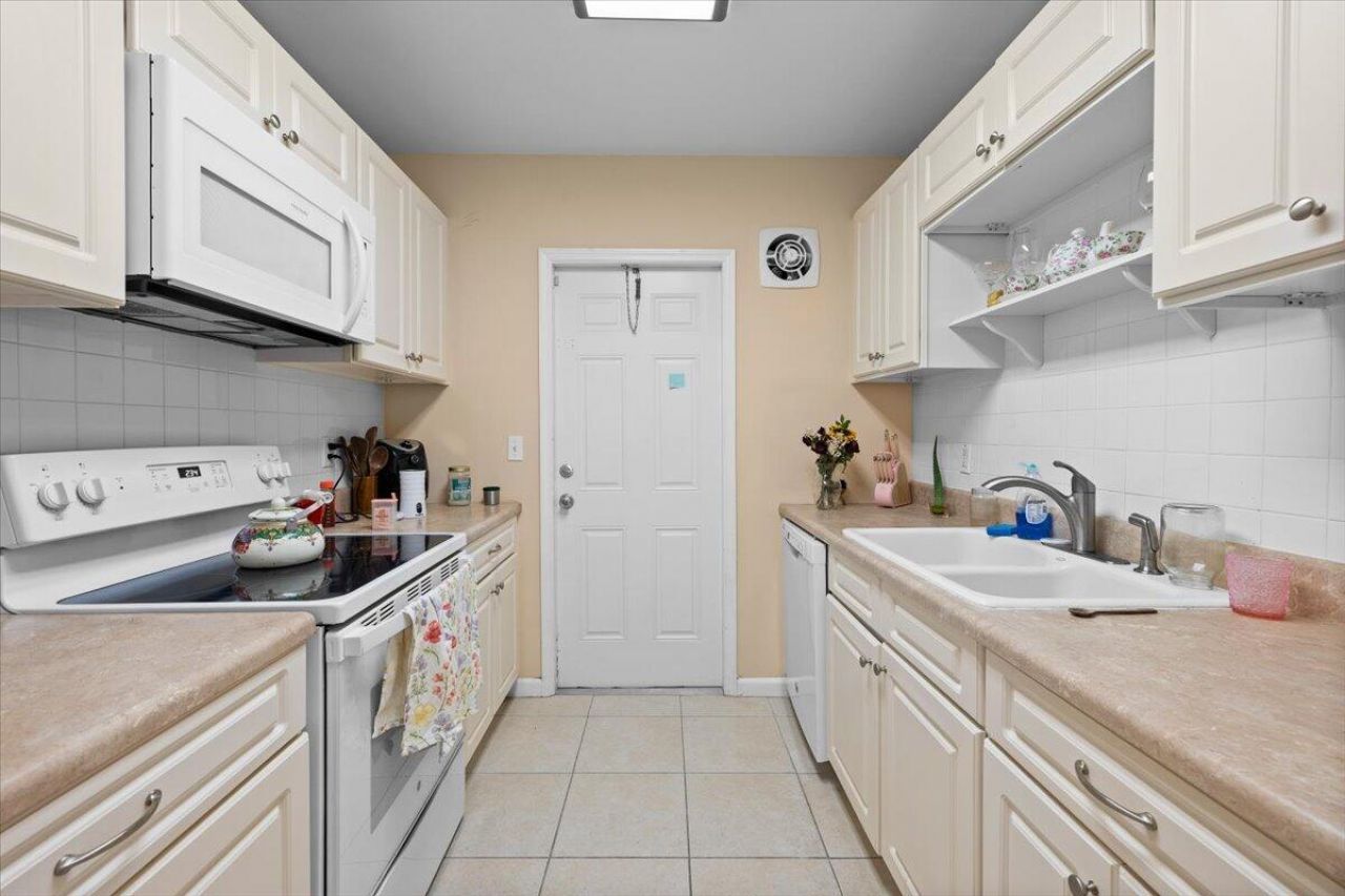 327 S Ocean Breeze, Unit 1, Lake Worth Beach, FL 33460 Photo