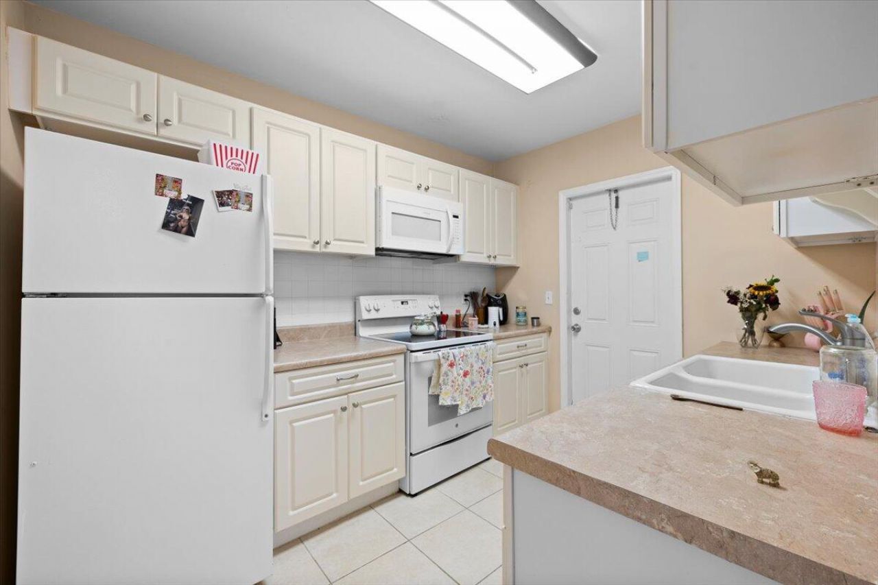 327 S Ocean Breeze, Unit 1, Lake Worth Beach, FL 33460 Photo