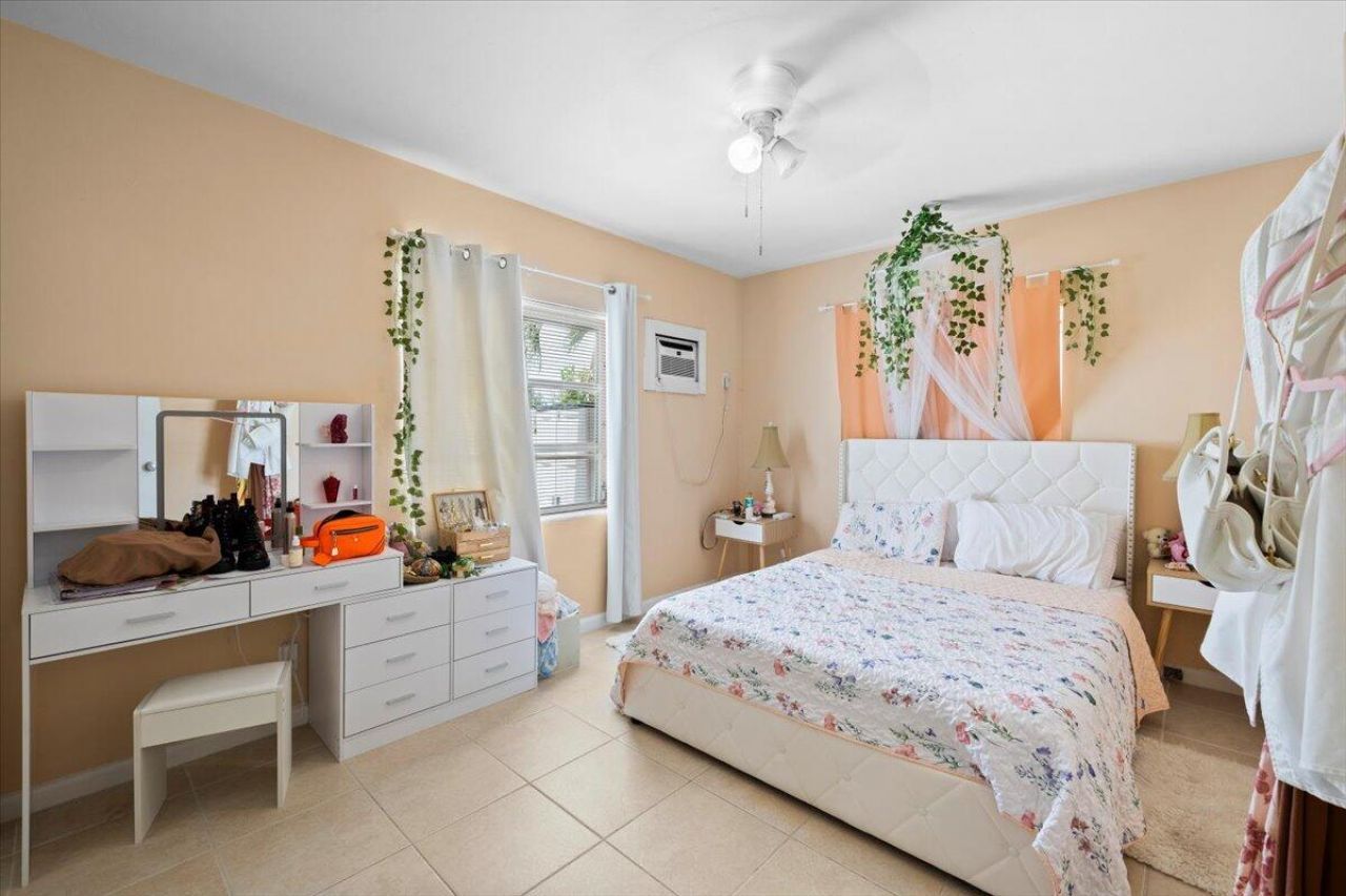 327 S Ocean Breeze, Unit 1, Lake Worth Beach, FL 33460 Photo