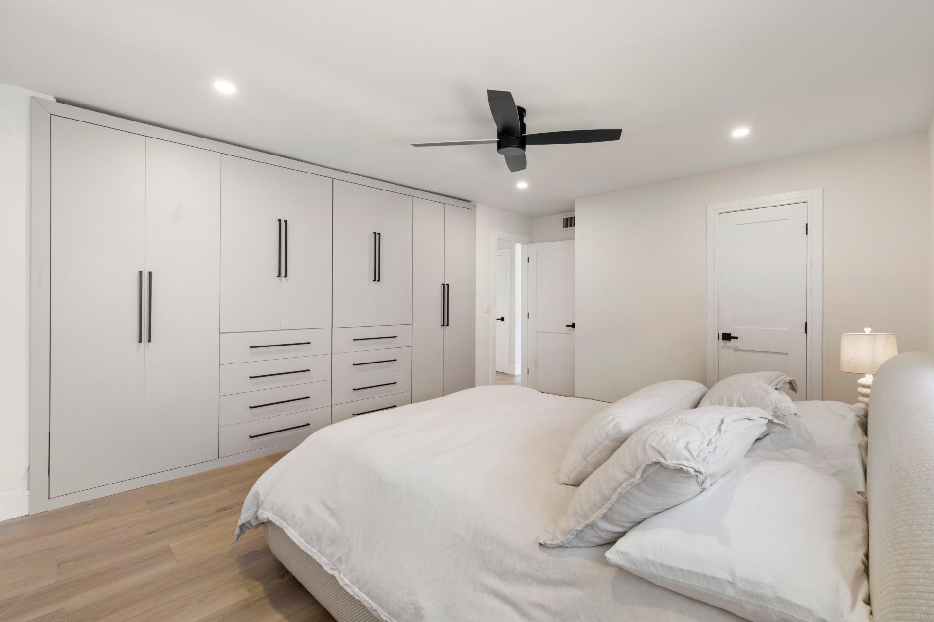 419 Golden Isles Drive, Unit 210, Hallandale Beach, FL 33009 Photo