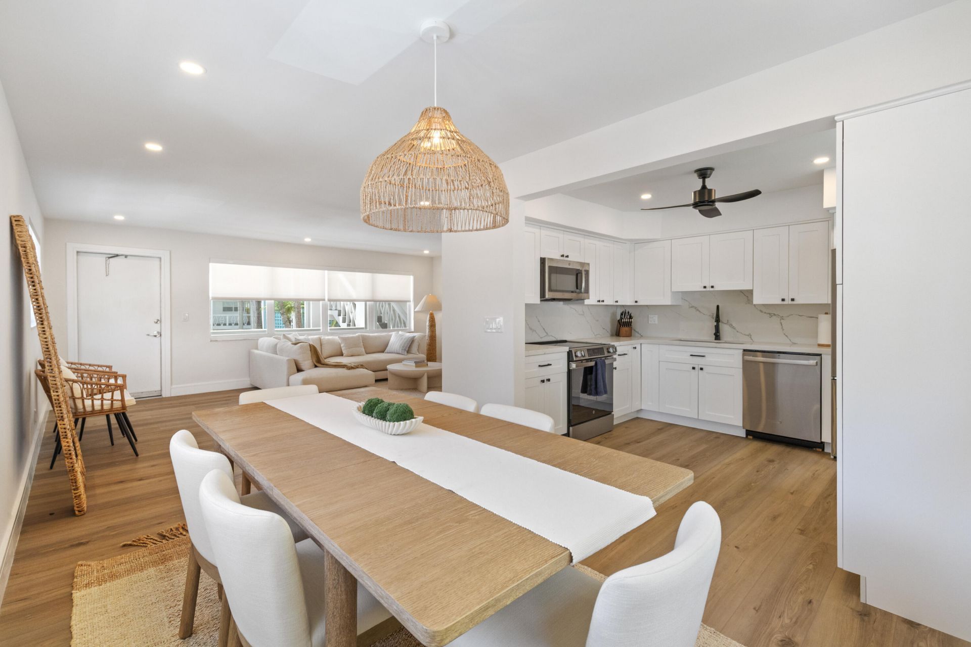 419 Golden Isles Drive, Unit 210, Hallandale Beach, FL 33009 Photo