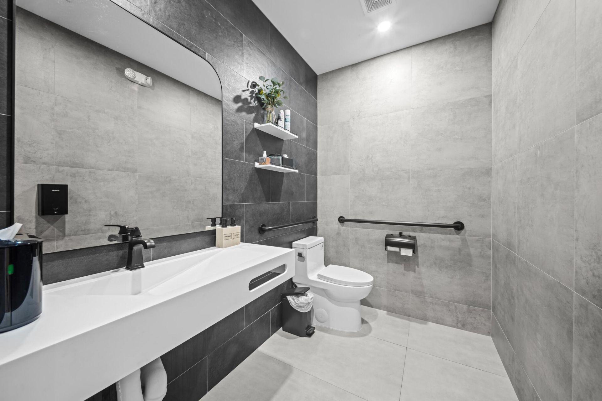 3000 N Federal Highway, Fort Lauderdale, FL 33394 Photo