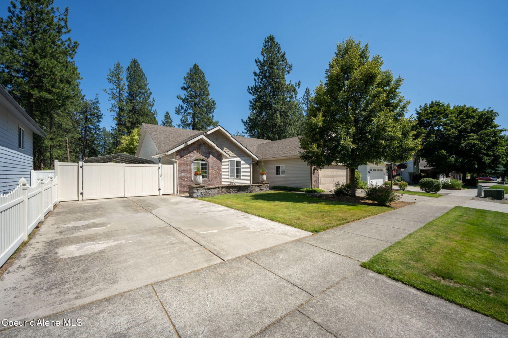 5968 N Christopher Dr, Coeur d Alene, ID 83815 Main Photo