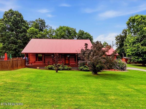 855 Chestnut Grove Circle, Dandridge, TN 37725