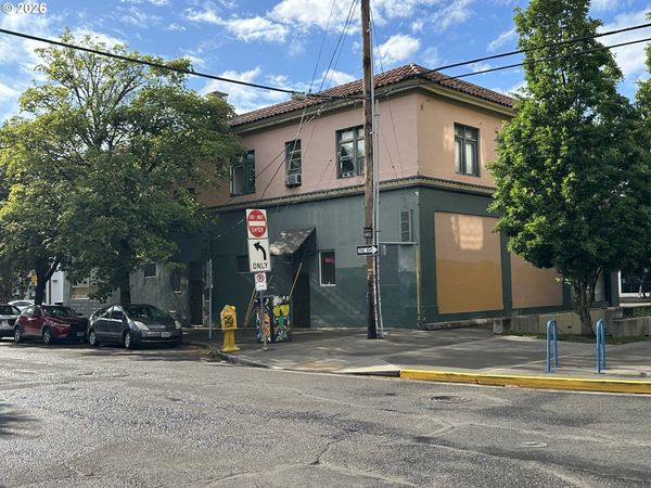 4047 NE BROADWAY ST, Portland, OR 97232