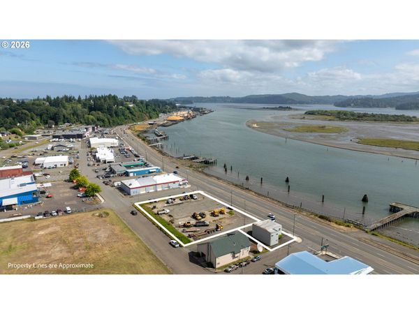 1685 N BAYSHORE DR, Coos Bay, OR 97420
