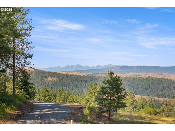 70286 HAEFER LN, Cove, OR 97824